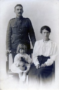 1 WWI British family of 3 1 WWI British family of 3